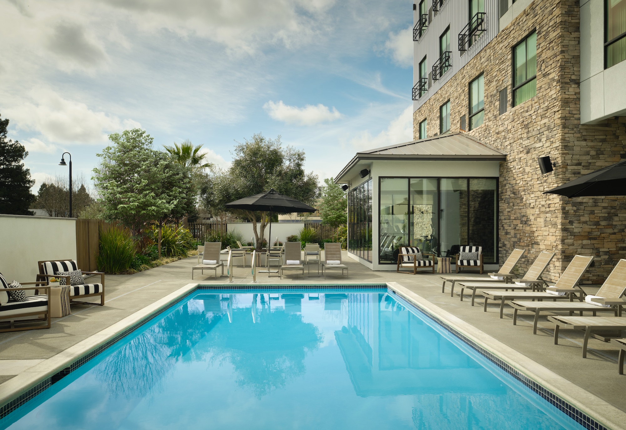 Hotel Centro pool with lounges