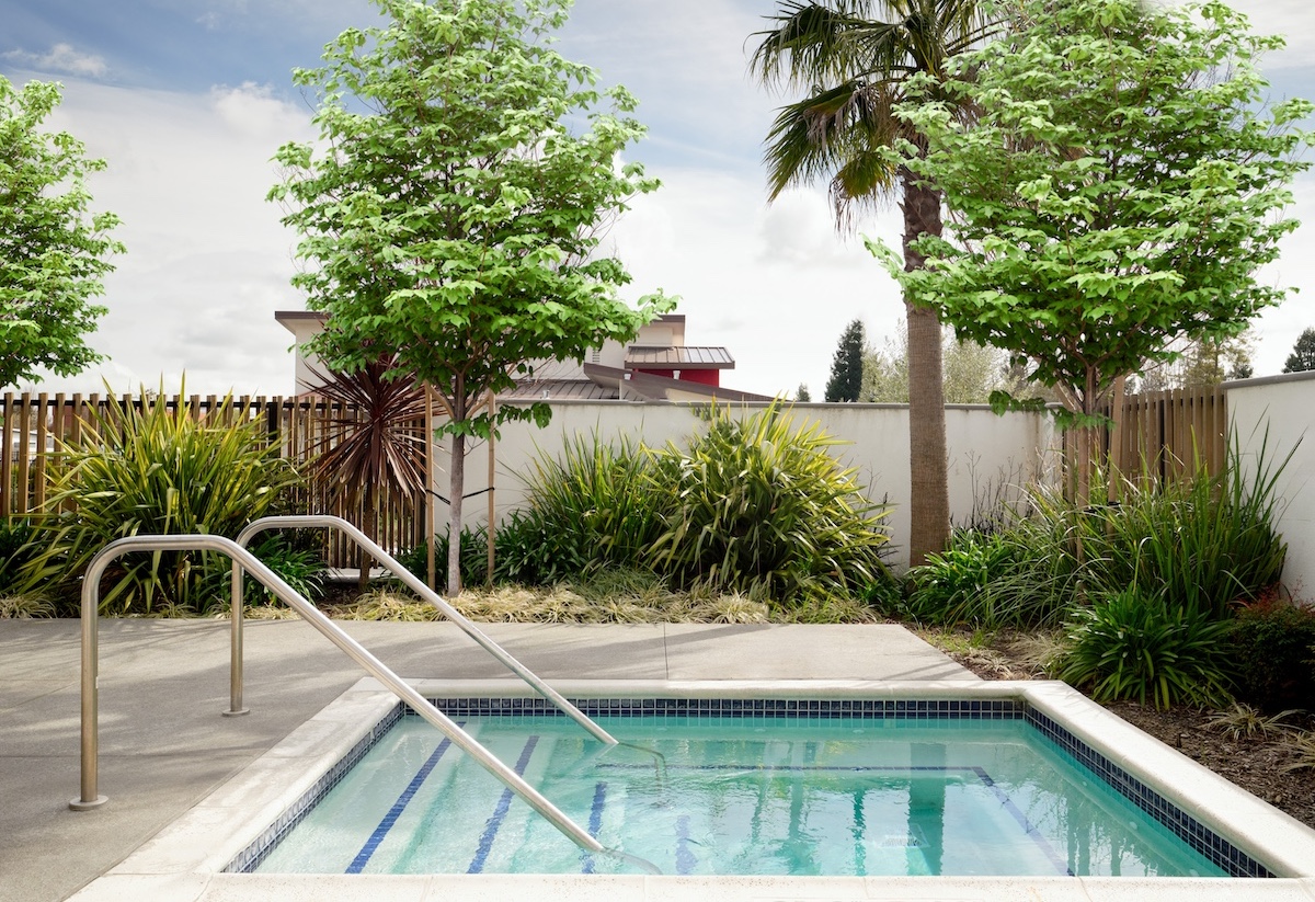 Hotel Centro exterior hot tub with trees and foliage surrounding