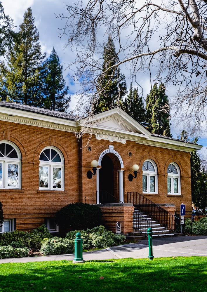 Exterior of the Sonoma Visitors Bureau